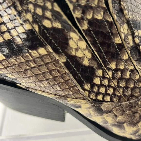 & Other Stories Snakeskin Pointed Toe Ankle Chelsea Bootie Stacked Heel Size 7 - Picture 10 of 13